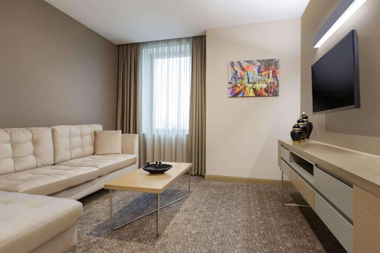 La Quinta By Wyndham Istanbul Gunesli Экстерьер фото A living room